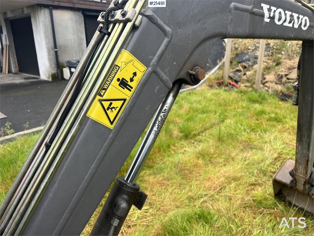 Volvo EC15B xtv excavator w/ trench bucket and hydraulic