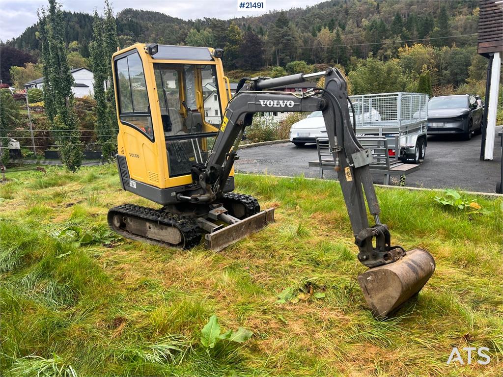 Volvo EC15B xtv excavator w/ trench bucket and hydraulic