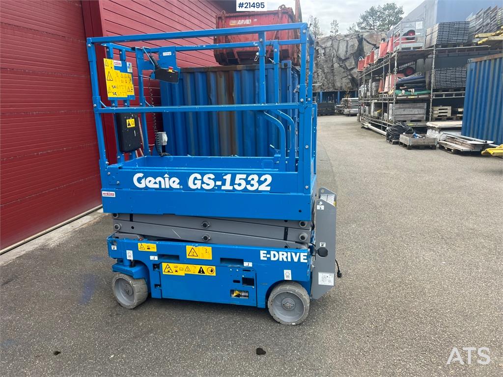 Genie GS-1532 Electric Scissor Lift w/ Small Timer
