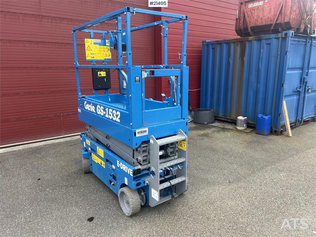 Genie GS-1532 Electric Scissor Lift w/ Small Timer