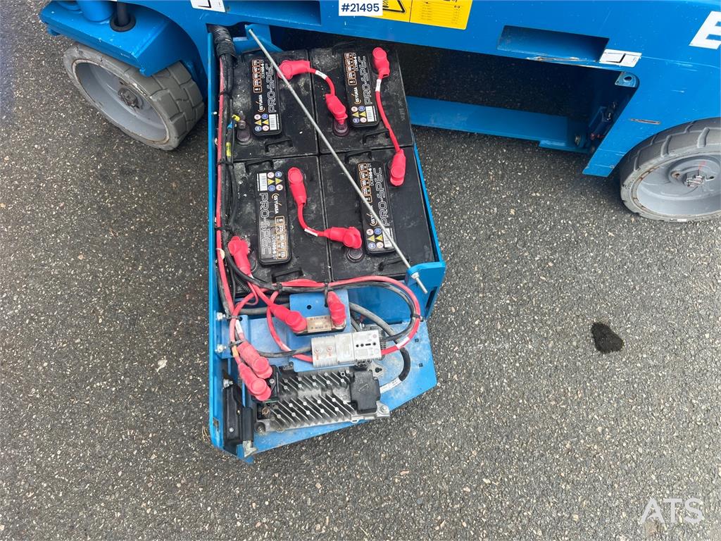 Genie GS-1532 Electric Scissor Lift w/ Small Timer
