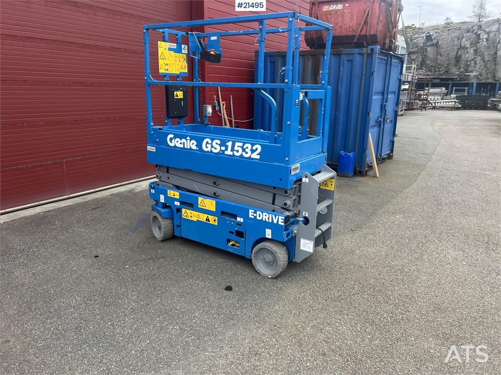 Genie GS-1532 Electric Scissor Lift w/ Small Timer