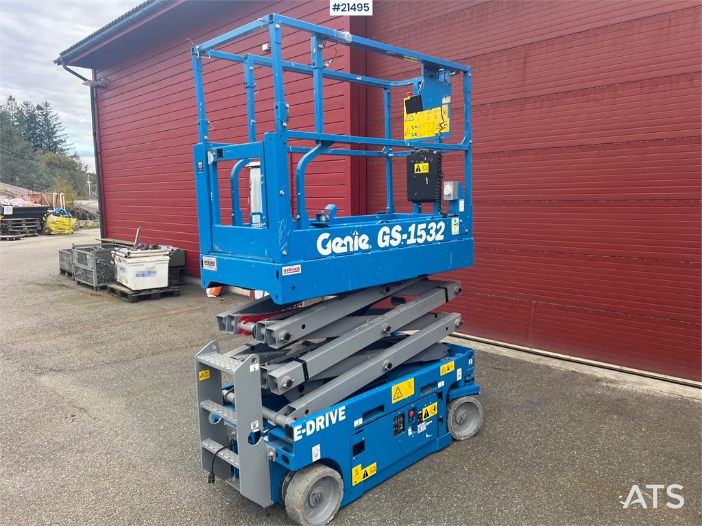 Genie GS-1532 Electric Scissor Lift w/ Small Timer
