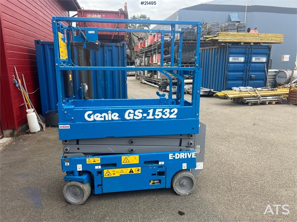 Genie GS-1532 Electric Scissor Lift w/ Small Timer