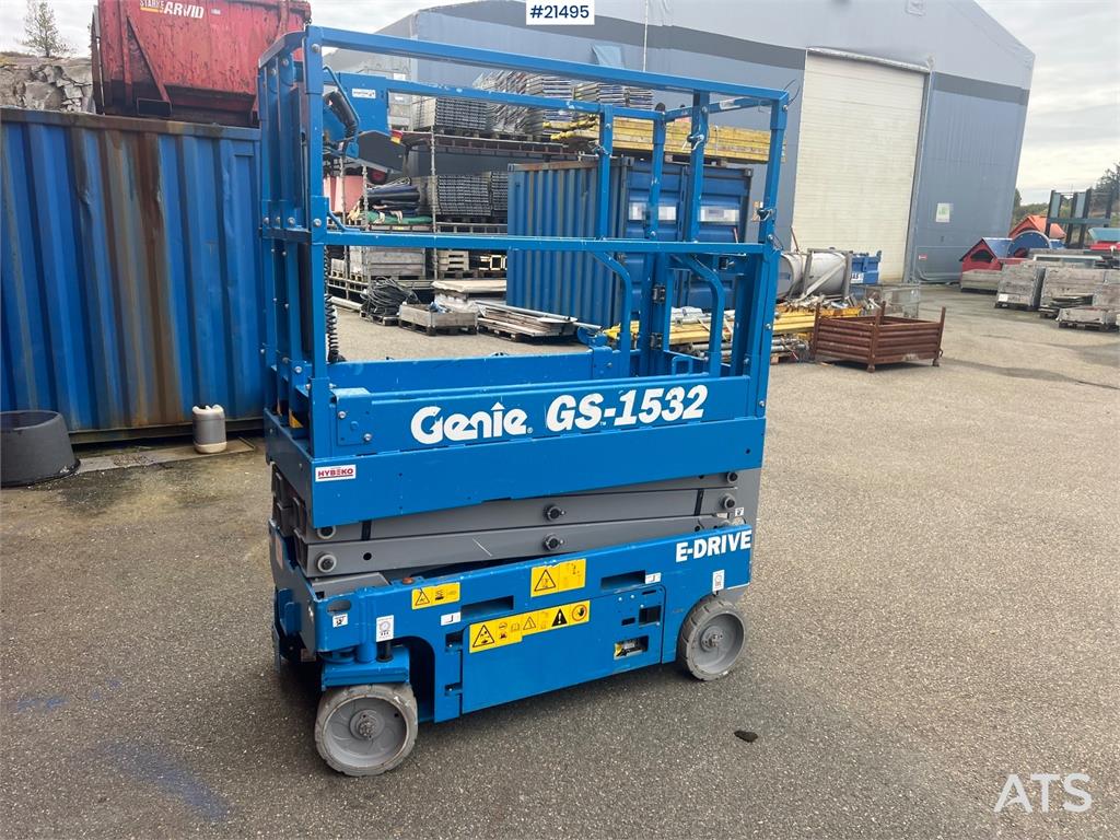 Genie GS-1532 Electric Scissor Lift w/ Small Timer