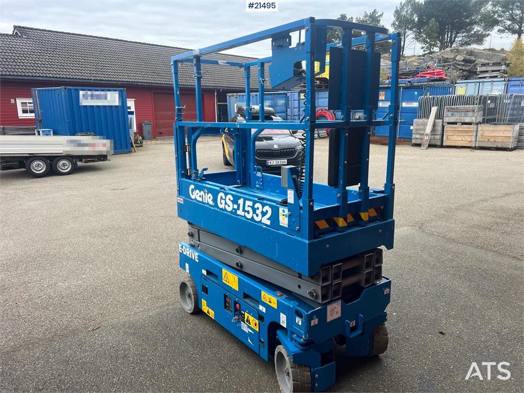 Genie GS-1532 Electric Scissor Lift w/ Small Timer