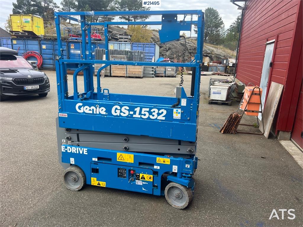 Genie GS-1532 Electric Scissor Lift w/ Small Timer