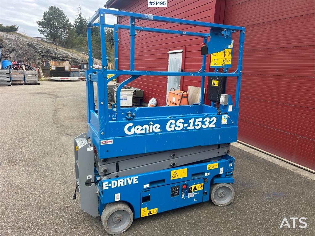 Genie GS-1532 Electric Scissor Lift w/ Small Timer