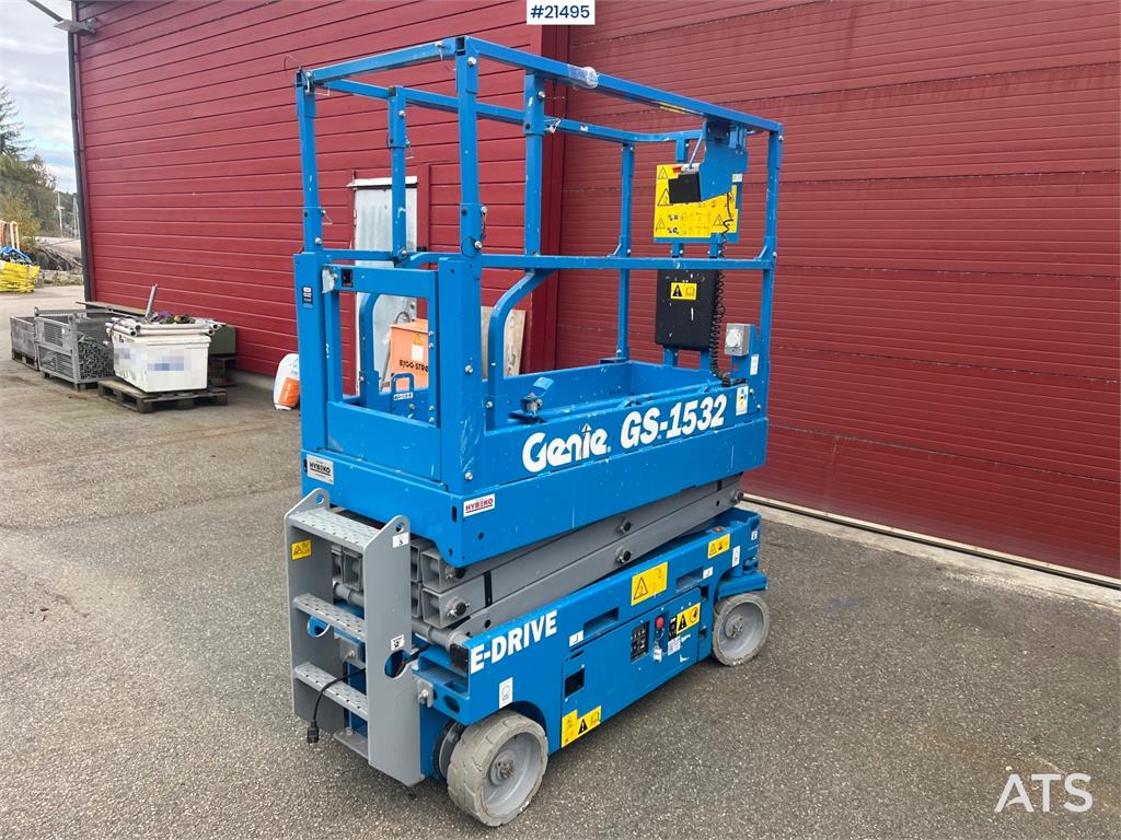 Genie GS-1532 Electric Scissor Lift w/ Small Timer