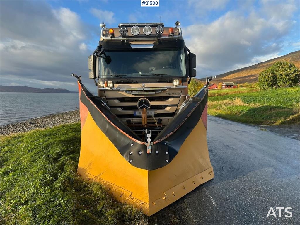 Mercedes-Benz Actros 2848 4x4+2 snow rigged hook truck w/ 20t ho
