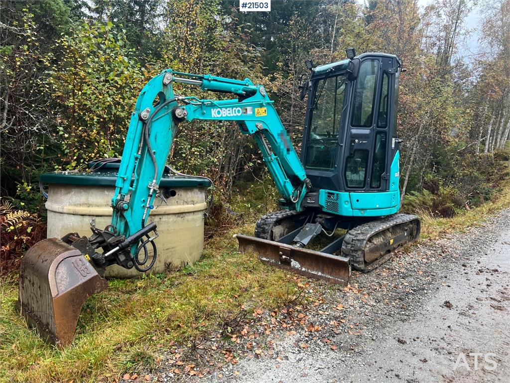 Kobelco Sk25SR-6E Excavator w/ sanding bucket, digging buc
