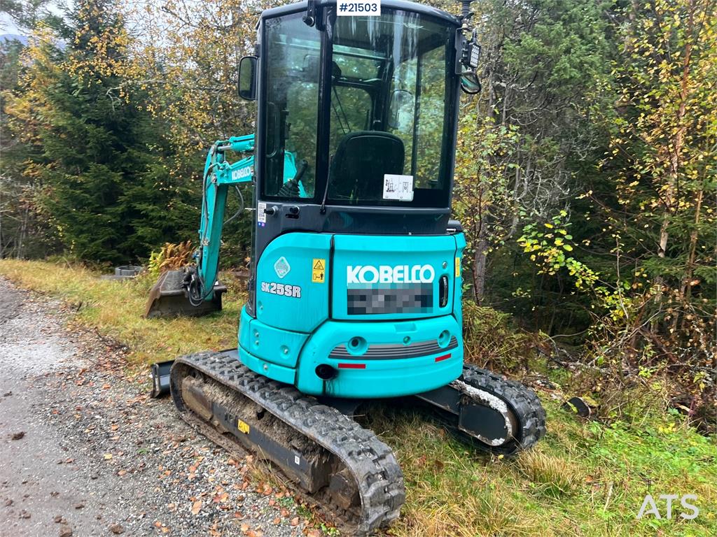 Kobelco Sk25SR-6E Excavator w/ sanding bucket, digging buc