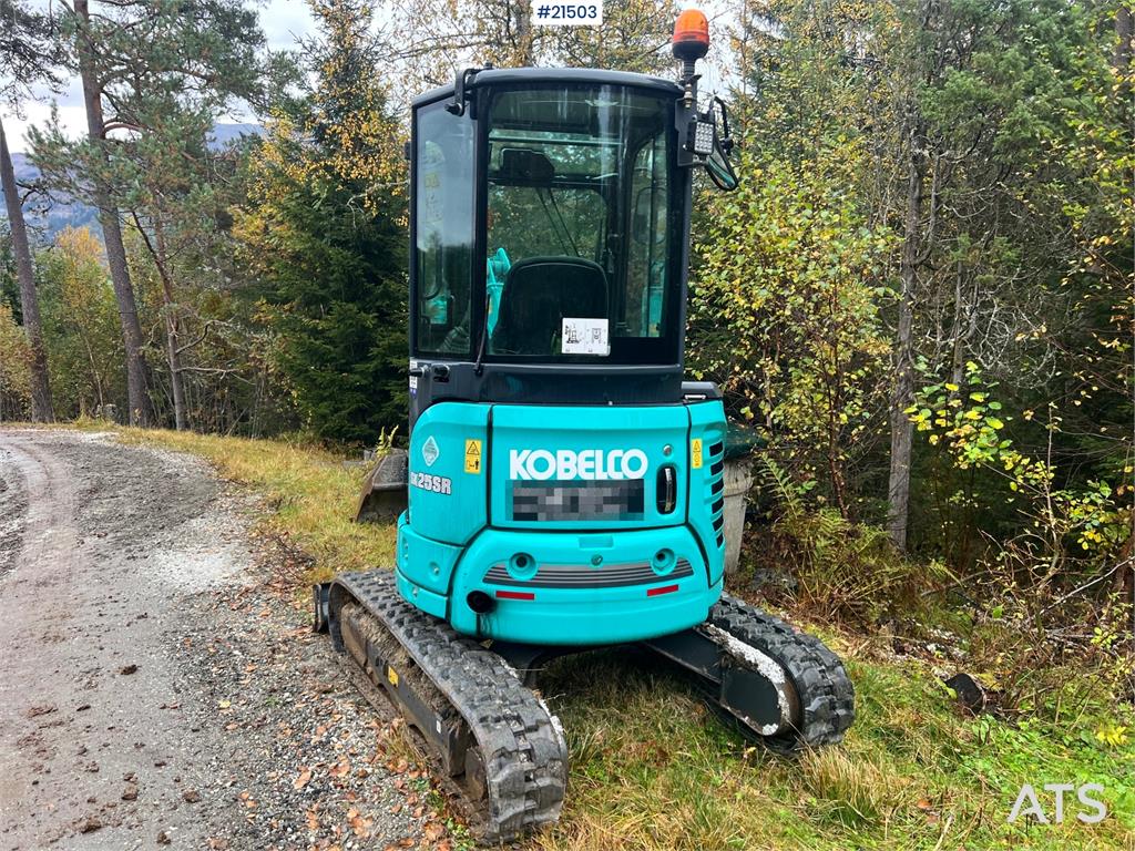 Kobelco Sk25SR-6E Excavator w/ sanding bucket, digging buc