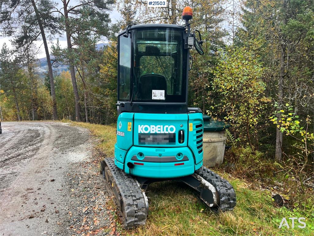 Kobelco Sk25SR-6E Excavator w/ sanding bucket, digging buc