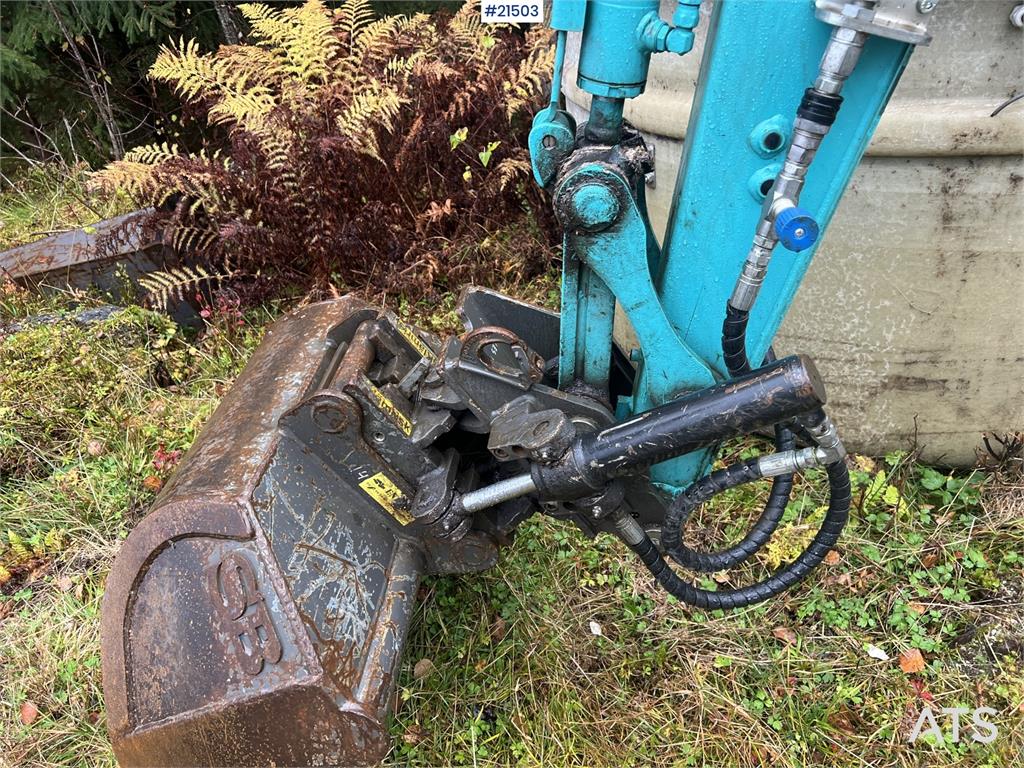 Kobelco Sk25SR-6E Excavator w/ sanding bucket, digging buc