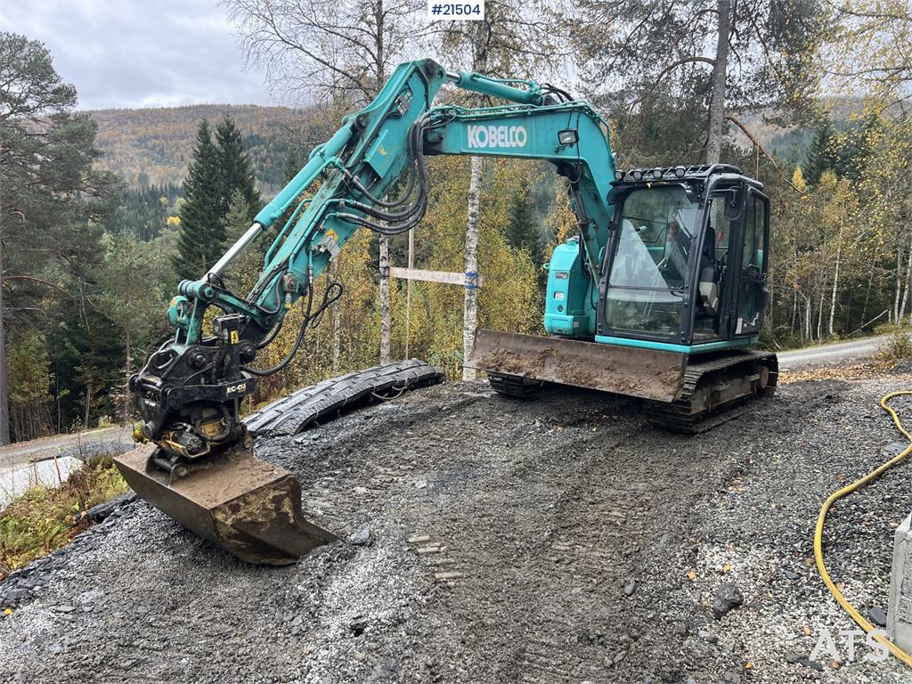 Kobelco Sk75SR-3E excavator w/ sanding bucket, rototilt an