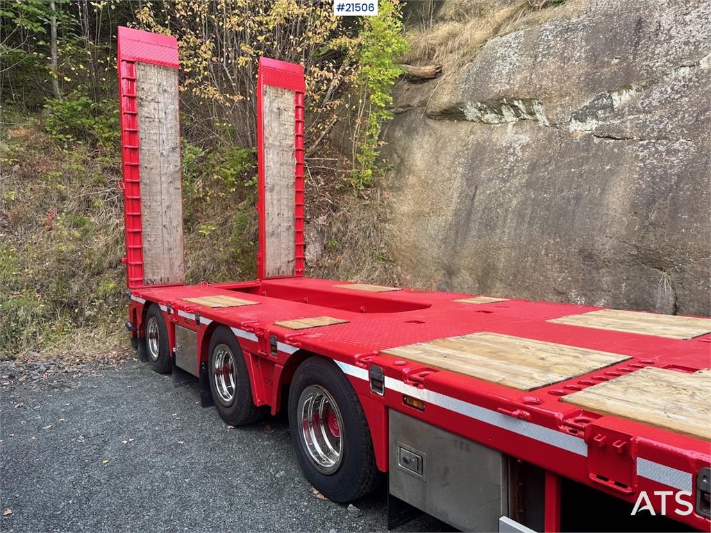Doll Machinery Semi w/ Widening and Hydraulic Bridges.