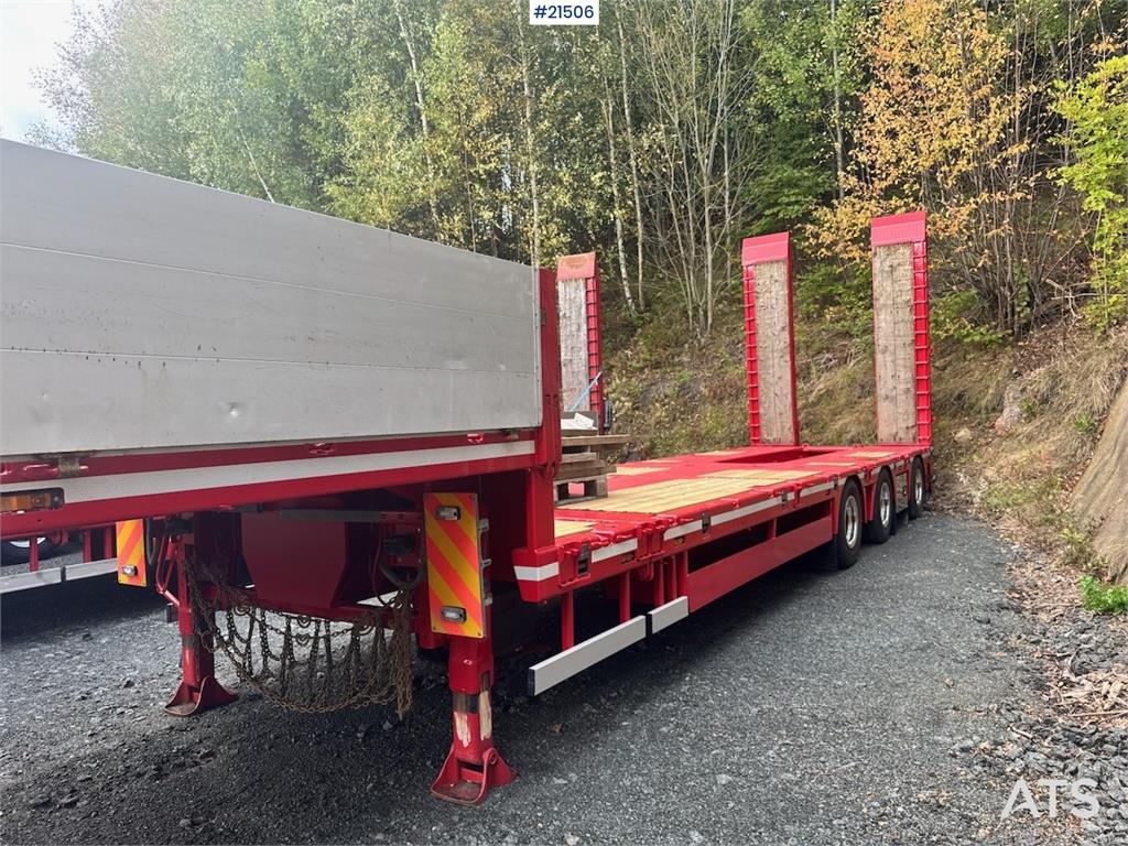 Doll Machinery Semi w/ Widening and Hydraulic Bridges.