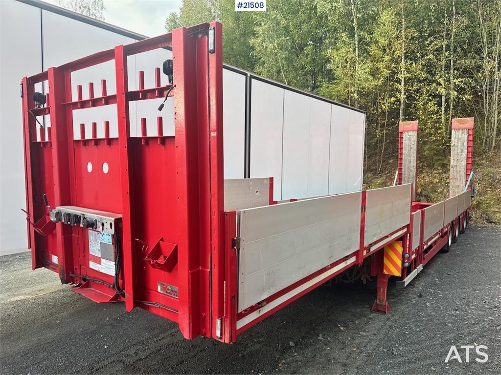 Doll Machinery Semi w/ Widening and Hydraulic Bridges.