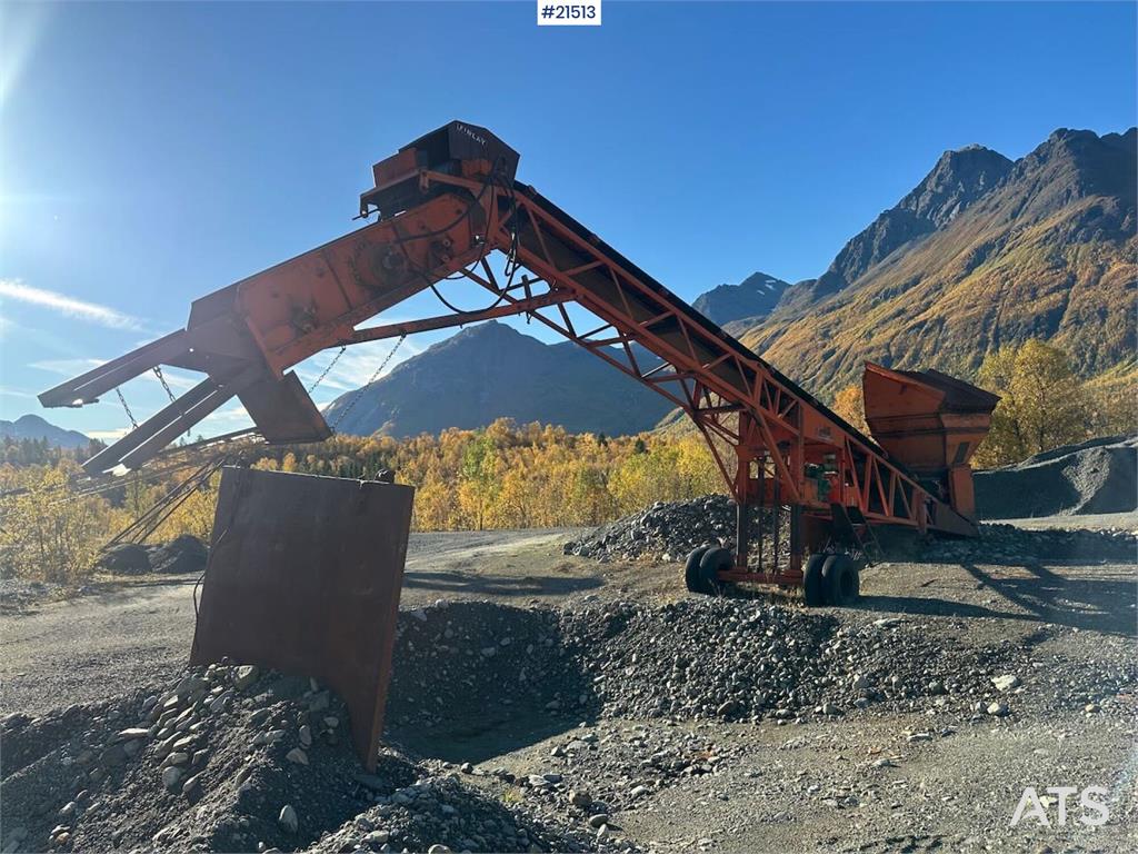 Finlay Hydrascreen screener with feed hopper