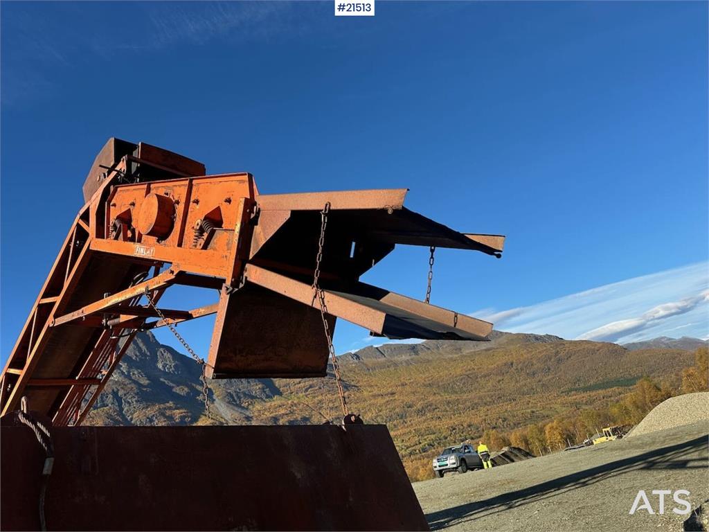 Finlay Hydrascreen screener with feed hopper