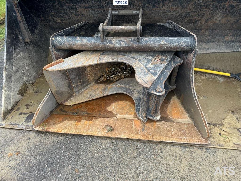 Huddig 1260C Backhoe w/ Palfinger crane, Lift, rototilt a