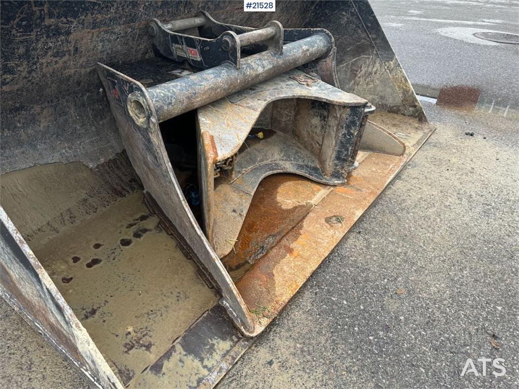 Huddig 1260C Backhoe w/ Palfinger crane, Lift, rototilt a