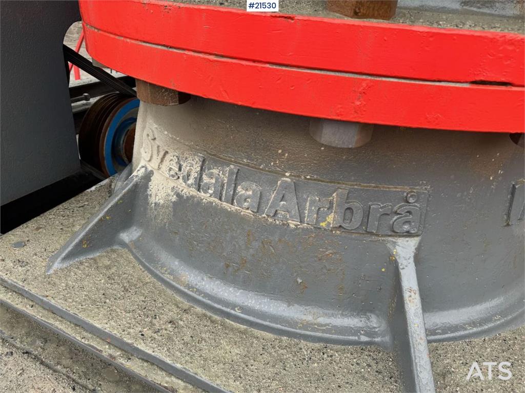Svedala Arbrå 1336 spindle crusher with parts crusher.