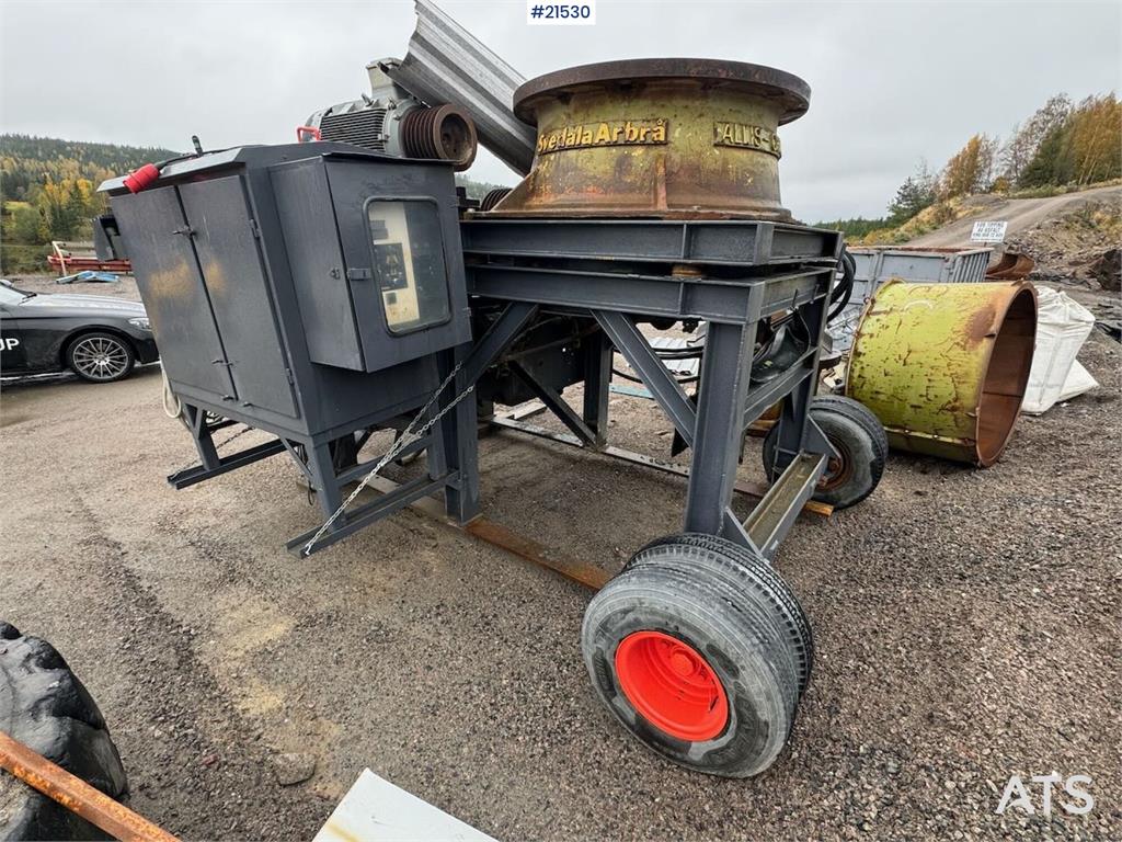 Svedala Arbrå 1336 spindle crusher with parts crusher.