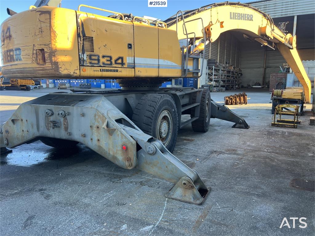 Liebherr A934C