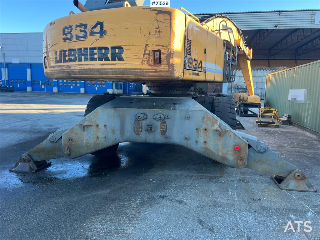 Liebherr A934C
