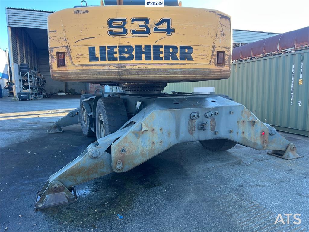 Liebherr A934C