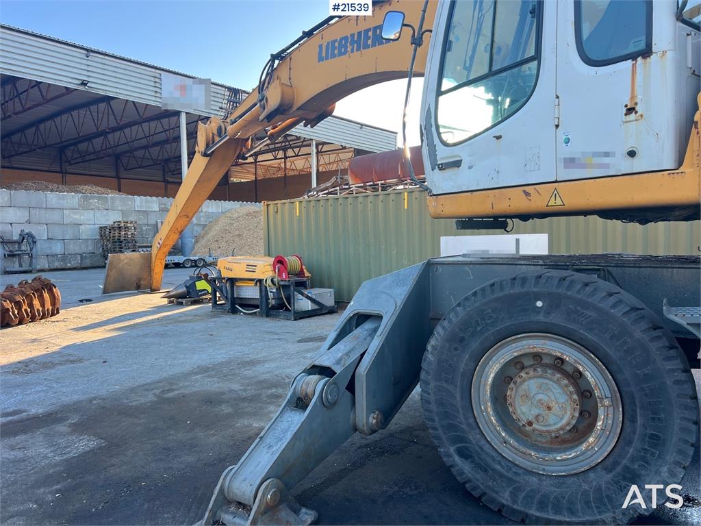 Liebherr A934C