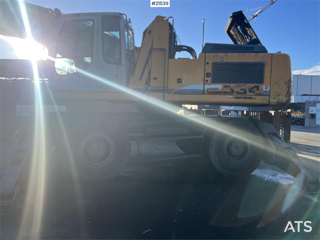 Liebherr A934C