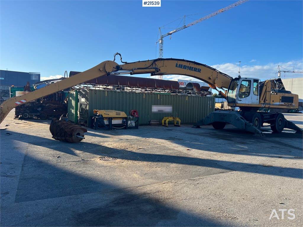 Liebherr A934C
