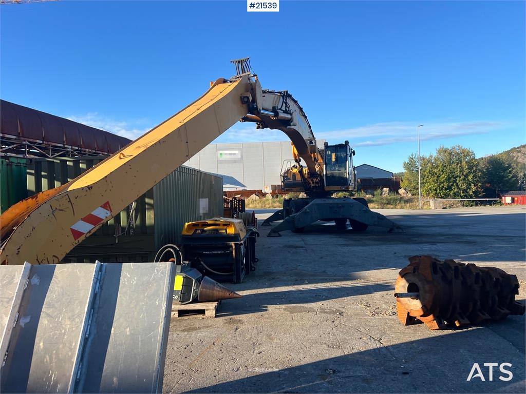 Liebherr A934C