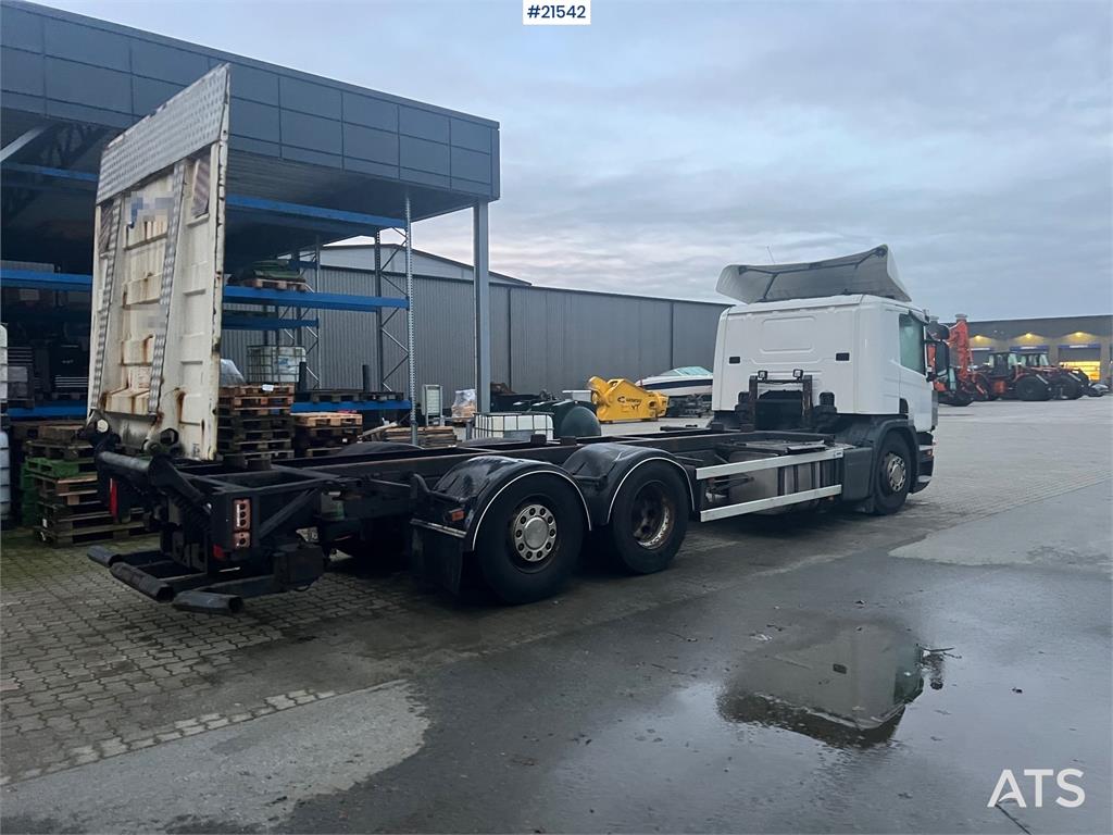 Scania P420 6x2 chassis w/ lift repair object