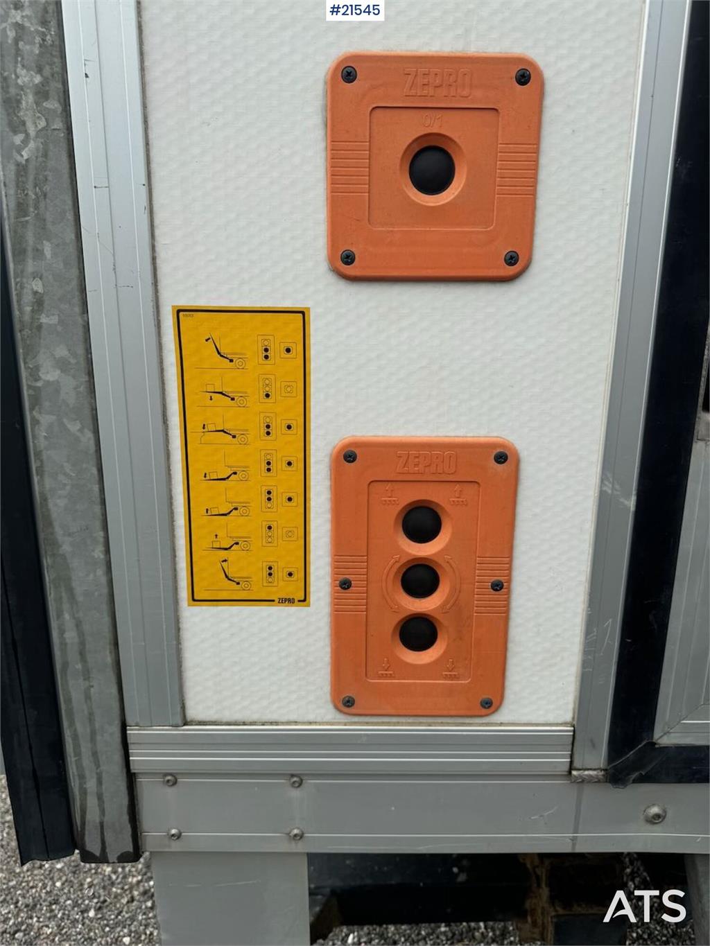 Iveco Daily 35S16 4x2 box truck w/ lift and two sets of