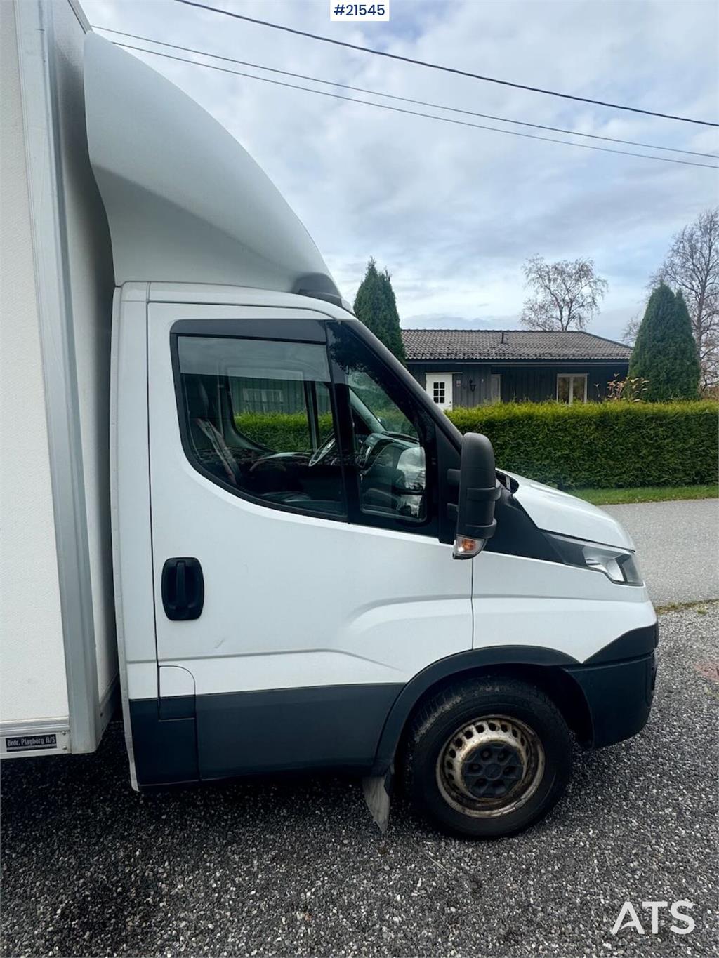 Iveco Daily 35S16 4x2 box truck w/ lift and two sets of