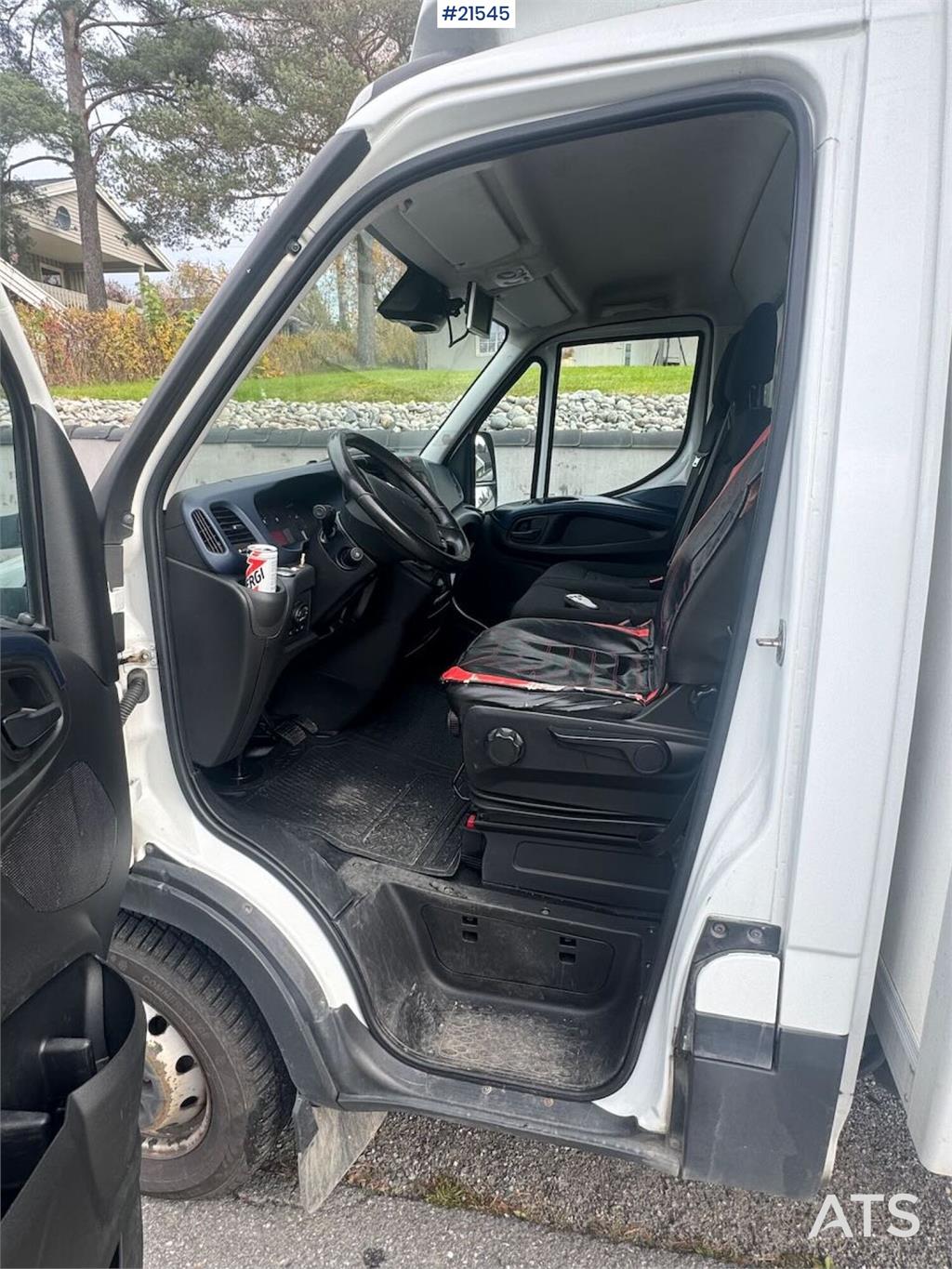 Iveco Daily 35S16 4x2 box truck w/ lift and two sets of