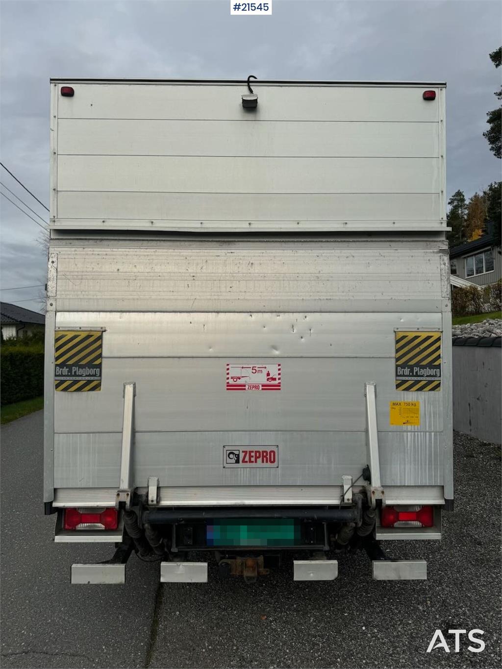 Iveco Daily 35S16 4x2 box truck w/ lift and two sets of