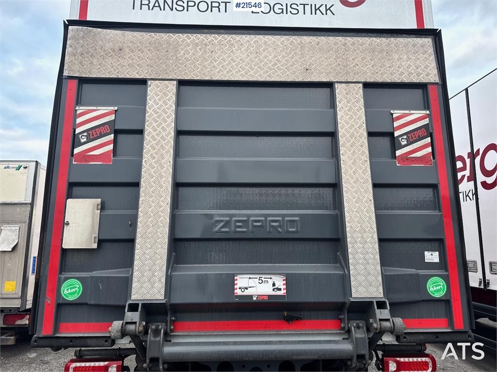 Mercedes-Benz Actros 1833 4x2 Box truck w/ Full side opening.