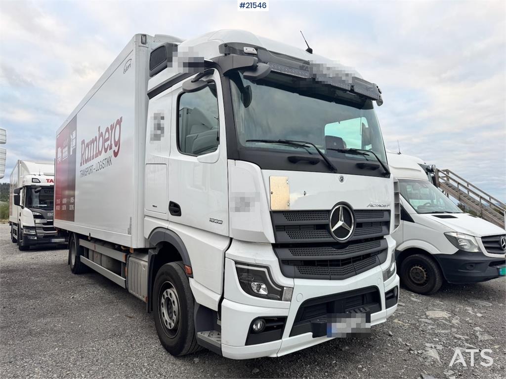 Mercedes-Benz Actros 1833 4x2 Box truck w/ Full side opening.