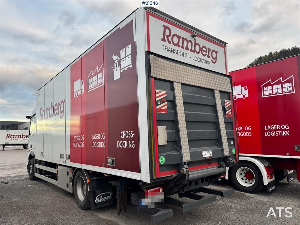 Mercedes-Benz Actros 1833 4x2 Box truck w/ Full side opening.