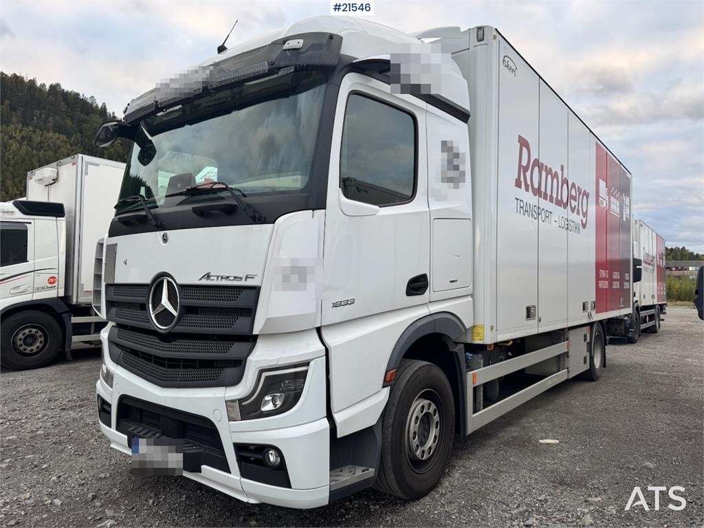 Mercedes-Benz Actros 1833 4x2 Box truck w/ Full side opening.