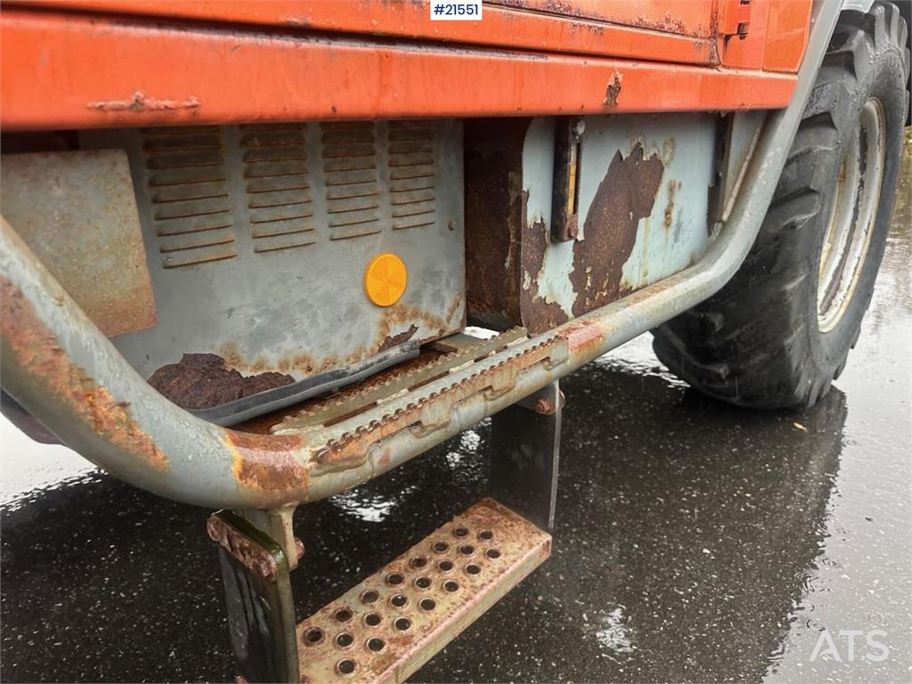 JLG 4017 telehandler w/ two pallet forks and bucket. C