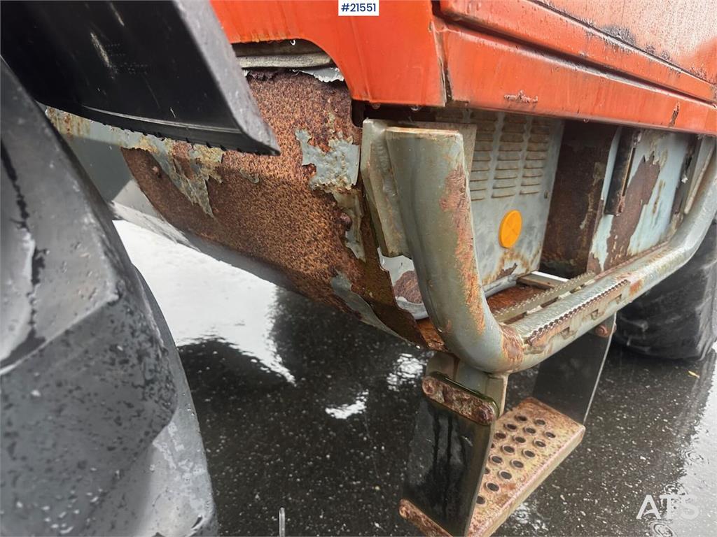 JLG 4017 telehandler w/ two pallet forks and bucket. C