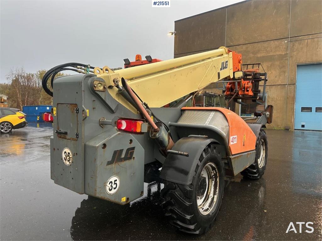 JLG 4017 telehandler w/ two pallet forks and bucket. C
