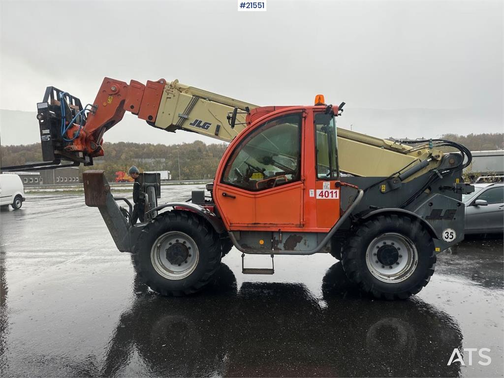 JLG 4017 telehandler w/ two pallet forks and bucket. C