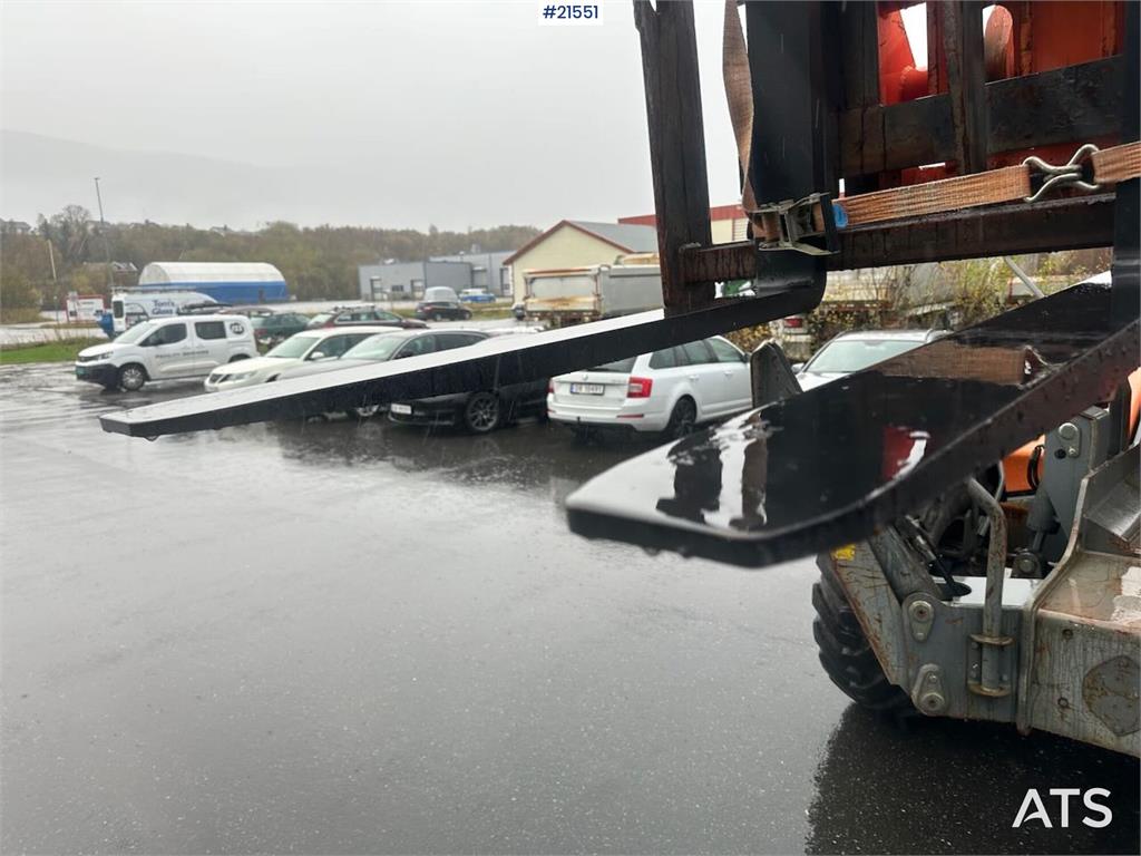 JLG 4017 telehandler w/ two pallet forks and bucket. C